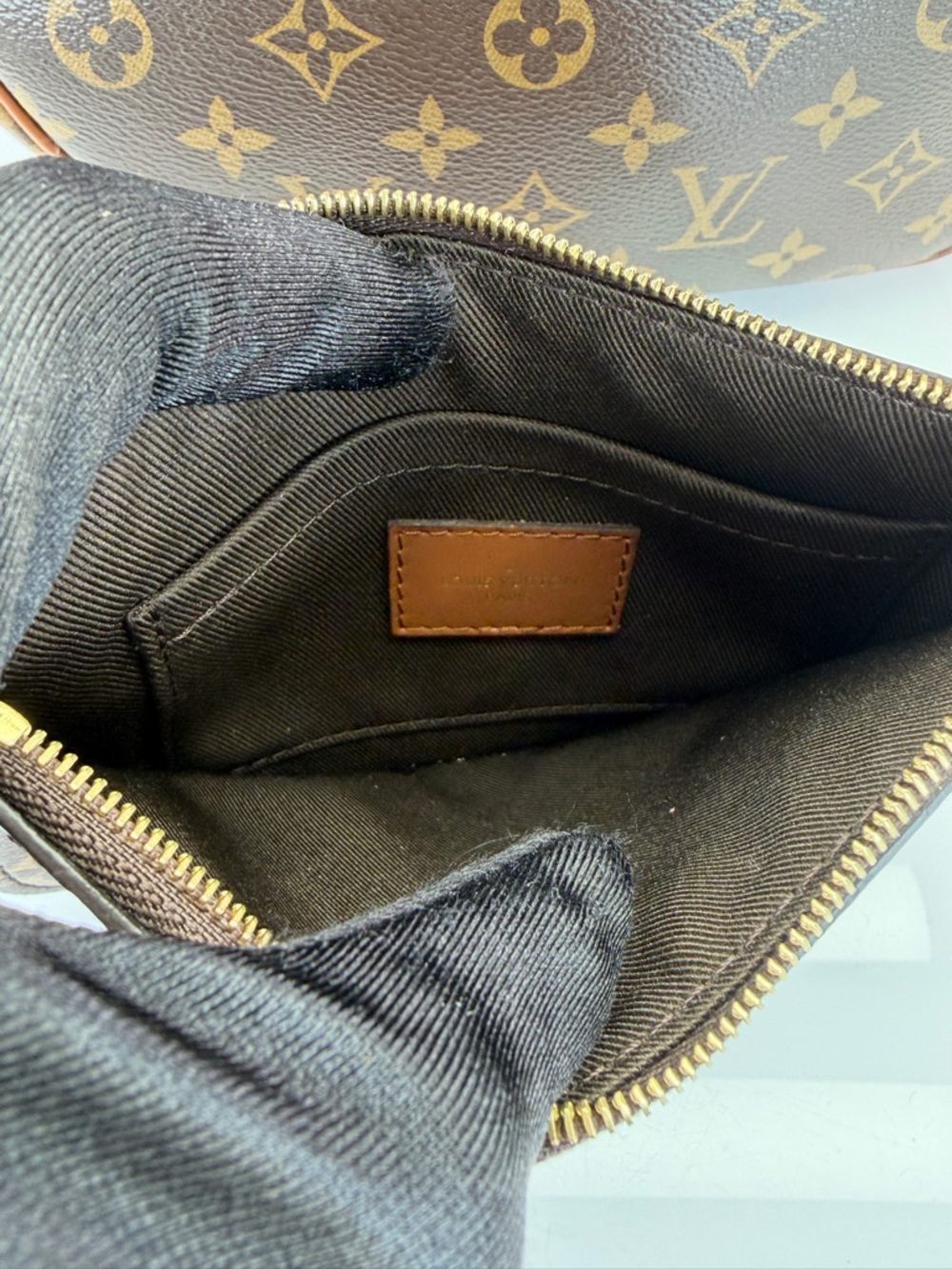 Louis Vuitton Loop Monogram Reverse Canvas Shoulder Hobo Gold Chain and Pouch - Picture 12 of 15